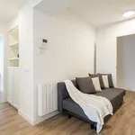 Rent 5 bedroom apartment of 90 m² in Madrid