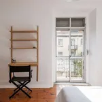 Rent a room of 117 m² in lisbon