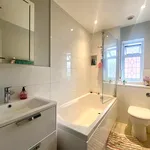 Rent 4 bedroom house in Farnborough