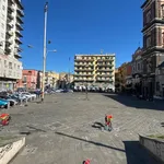 Affitto 5 camera appartamento di 102 m² in Napoli