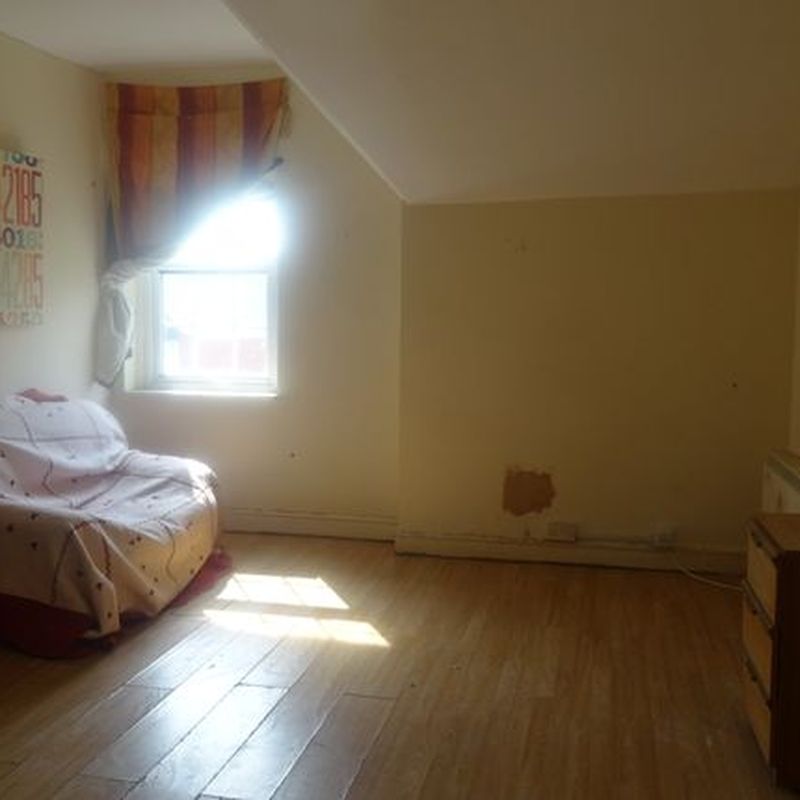 Studio to rent in Loughbrough Road, Leicester LE4 Belgrave