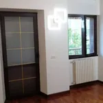 Affitto 5 camera casa di 290 m² in Milano