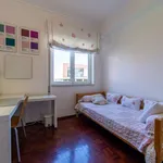 Rent a room of 160 m² in lisbon