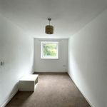 Rent 4 bedroom flat in South East England