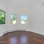 Rent 4 bedroom apartment of 211 m² in Staten Island