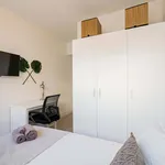 Rent a room of 240 m² in Madrid