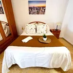 Rent a room of 100 m² in valencia