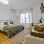 Rent a room of 180 m² in madrid