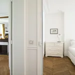 Appartement de 753 m² avec 2 chambre(s) en location à Paris