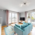 Rent 4 bedroom apartment of 90 m² in Le