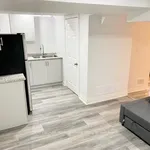 Rent 1 bedroom apartment of 72 m² in Mississauga (East Credit)