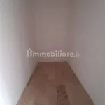 Affitto 5 camera appartamento di 180 m² in Piacenza