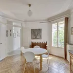 Appartement de 646 m² avec 2 chambre(s) en location à Paris