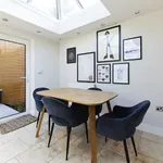 Rent 3 bedroom apartment of 60 m² in Weybridge