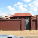 Rent 2 bedroom house of 250 m² in Soweto