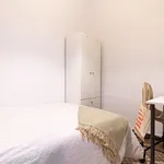 Rent 4 bedroom apartment of 8 m² in Barcelona