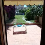 Villa a schiera arredata con terrazzo