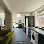 Semi-detached house to rent in Norfolk Road, Luton LU2