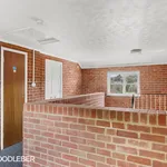 Rent 2 bedroom flat in East Hertfordshire