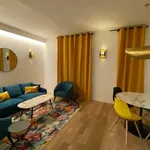 Appartement de 667 m² avec 2 chambre(s) en location à Paris