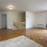 Appartement de 1065 m² avec 5 chambre(s) en location à Longueuil