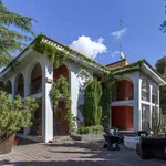 Rent 5 bedroom house of 600 m² in Valencia