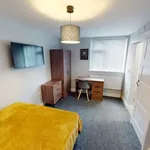 Rent 5 bedroom house in Salford