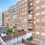 Rent 4 bedroom apartment of 104 m² in Barcelona