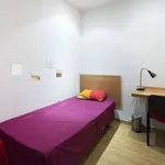 Rent a room of 260 m² in madrid