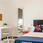 Rent a room of 190 m² in Valencia