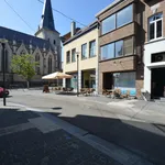 Duplex-appartement gelegen op de 3° en 4° verd. met 2 slaapkamers met terras aan de Markt van Bilzen