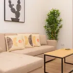 Rent 1 bedroom apartment of 60 m² in valencia