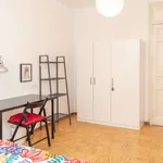 Rent a room of 220 m² in madrid