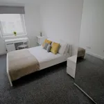 Rent 3 bedroom apartment in Yorkshire And The Humber