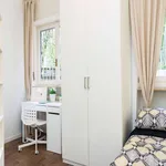 Rent a room of 64 m² in Milan