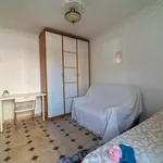 Rent a room of 100 m² in Sevilla