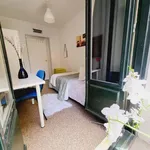 Rent a room of 220 m² in Madrid