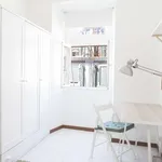 Rent a room of 100 m² in lisbon