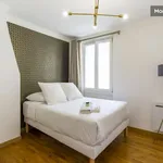 Rent 2 bedroom apartment of 70 m² in Paris