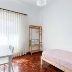 Rent a room of 98 m² in lisbon