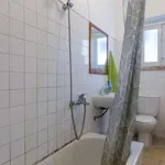 Rent a room of 60 m² in lisbon