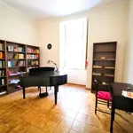 Rent 5 bedroom apartment of 85 m² in Napoli