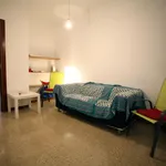 Rent 4 bedroom apartment in Barcelona