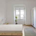 Rent a room of 200 m² in lisbon