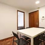 Rent a room of 275 m² in madrid