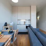 Rent 1 bedroom apartment of 90 m² in Porto