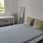 Rent a room of 75 m² in valencia