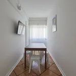 Rent a room of 100 m² in Lisbon