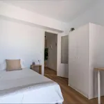 Rent 4 bedroom apartment in Valencia