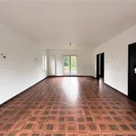 Huur 4 slaapkamer huis van 792 m² in Huizingen